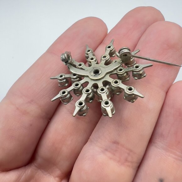 Vintage 50s Prong Set Rhinestone Brooch Starburst Silver Snowflake Atomic Pin - Picture 9 of 10
